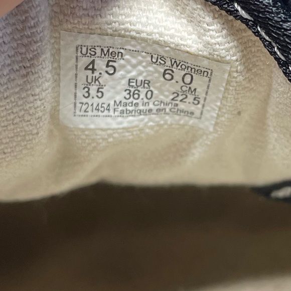 Vans - Picture 3 of 3